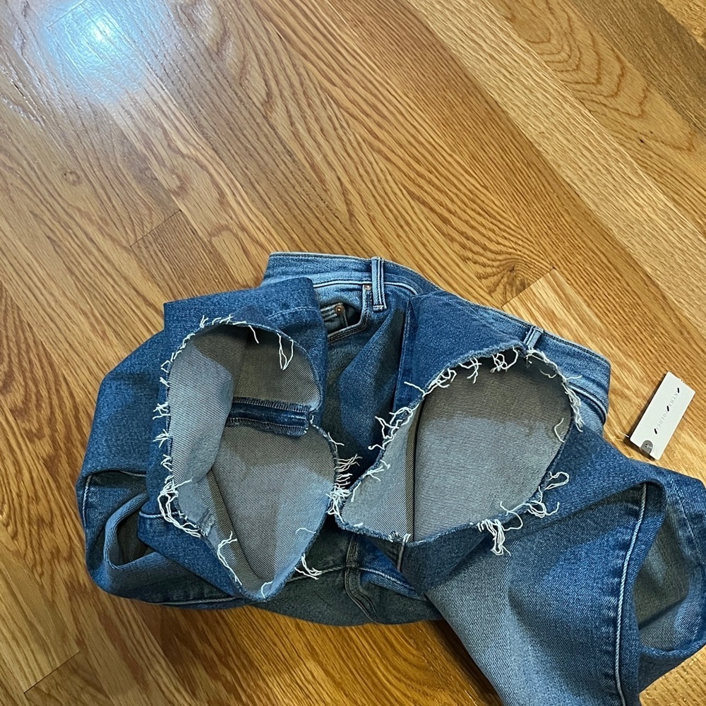 MOTHER The Weekender Fray Jeans Size 32 NWT - Picture 13 of 14